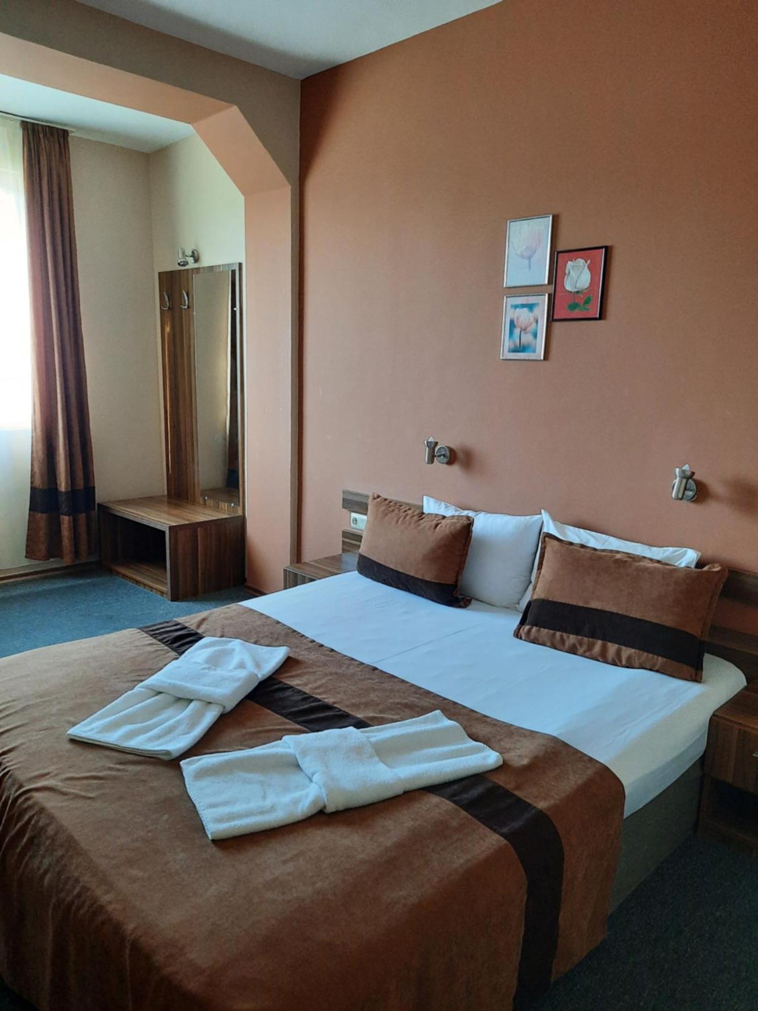 Hotel Mizia トゥルゴヴィシテ エクステリア 写真