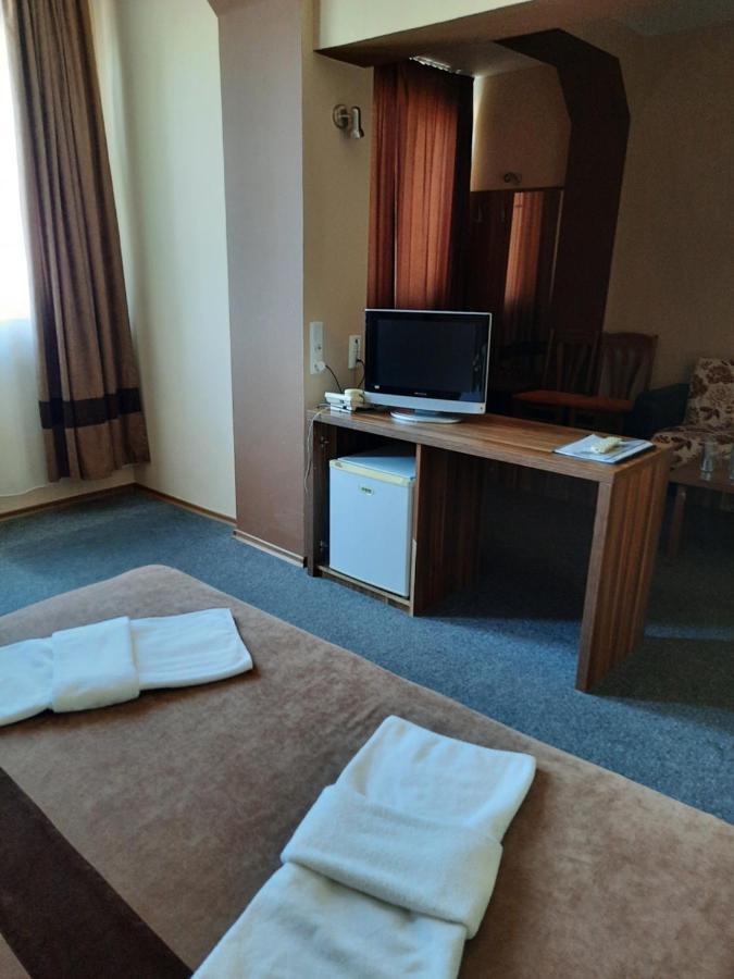 Hotel Mizia トゥルゴヴィシテ エクステリア 写真