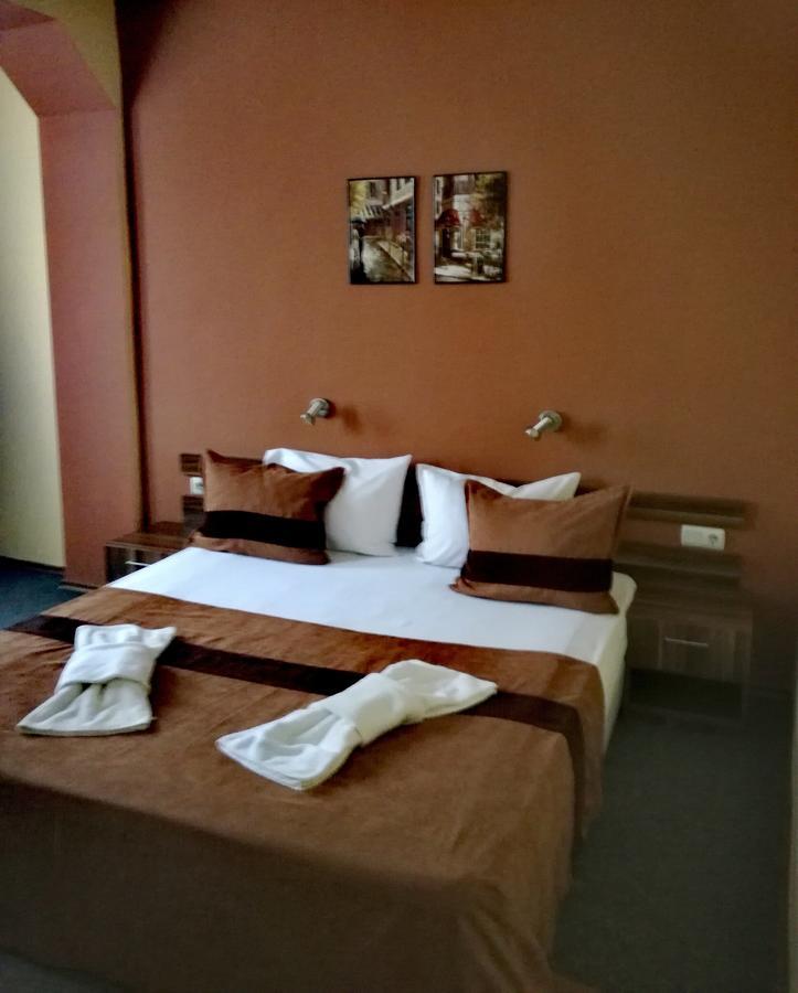 Hotel Mizia トゥルゴヴィシテ エクステリア 写真